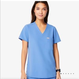 Figs scrub top